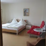 Апартаменты Und Gaestehaus Gute Quelle