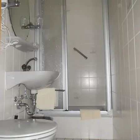 Πανσιόν Und Gaestehaus Gute Quelle 2*