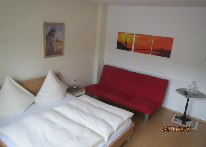 Und Gaestehaus Gute Quelle 招待所 3*